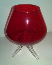 verre trepied rouge