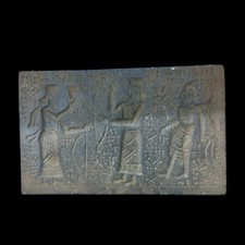 ANCIENNE TUILE EN PIERRE DU PROCHE ORIENT AVEC SCÈNE ROYALE