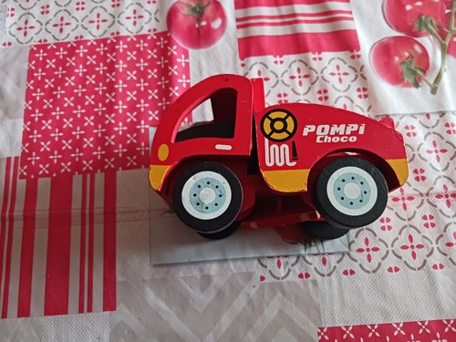  Jouet en bois – Camion