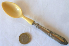 Cuillère bouillie début - À,