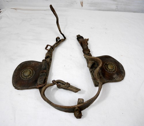 Ancienne œillère cuir - ancienne,