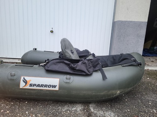 Float tube sparrow - float, boy