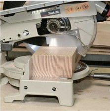 Makita LH1201FL 1650W Scie à Onglet Avec Table  Roulette