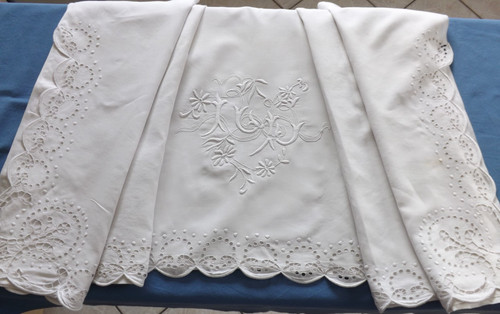 Superbe grand drap brodé - grand,