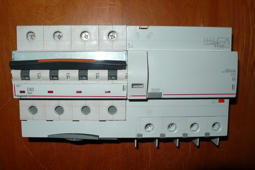 Disjoncteur 409800 - disjoncteur,