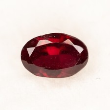Pierre précieuse rubis naturel deep red de 0.36 carats coupe ovale