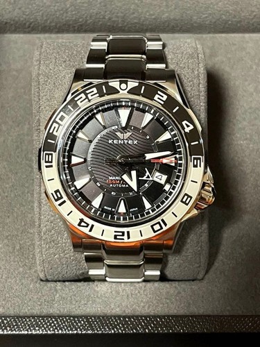 Montre mécanique neuve avec