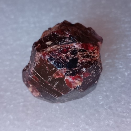 9gr 20x18x16mm grenat - 10.9gr,