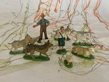 QUIRALU  UN  FERMIER ET SON ENFANT ET 8 ANIMAUX DE LA FERME