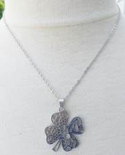 collier pendentif trèfle