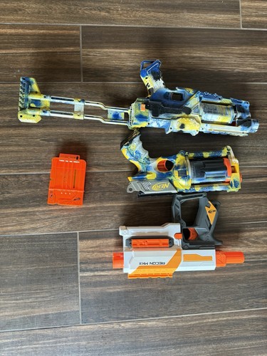 Assortment nerf guns in - of,