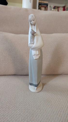 Figurine femme chat porcelaine