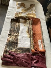 Trois Jolies Foulards Hermès