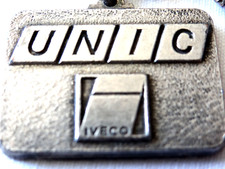 porte clés auto camion UNIC IVECO garages poids lourd transport routier ans 60