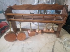 BATTERIE DE MINI CASSEROLES EN CUIVRE ETAIN  AVEC ETAGERE. TRES BON ETAT