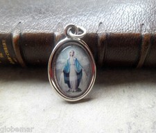Médaille ovale en résine