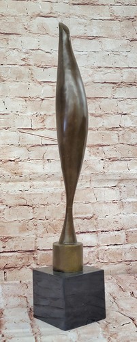 Statue oiseau dans - dans, l’espace
