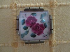 BROCHE ancienne LUCITE gravée