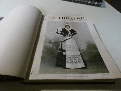 Reliure revue théâtre de - revue,