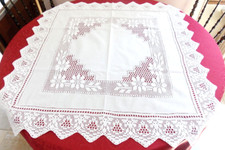 SURNAPPE CENTRE DE TABLE CARRE CROCHET D'ARTFAIT MAIN   90CM SUR RAMIE  JULIE***