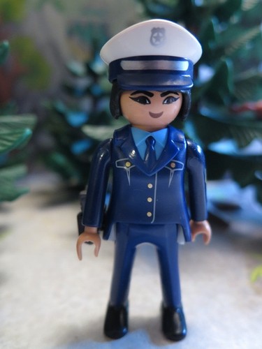 Femme policière agent police