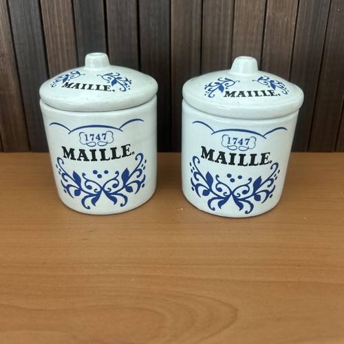 Anciens petits pots à - 2,