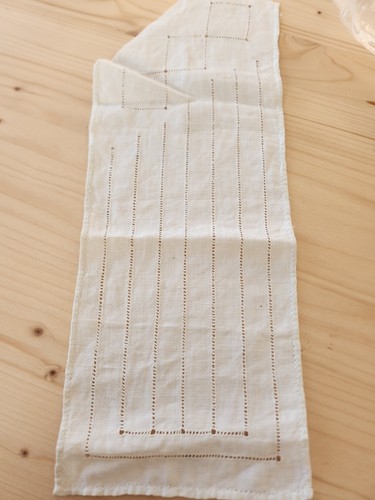 Broderie ancienne jour ouvrage