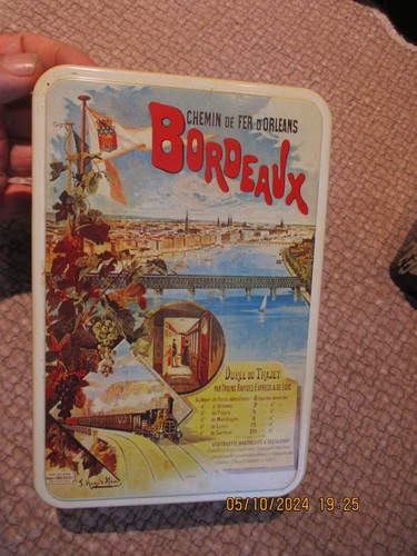 Ancienne boite tôle - boite,