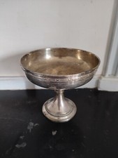 Coupe en métal sur pied