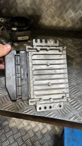 Calculateur moteur renault - calculateur,