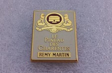 EB219 pin's vin le pineau des