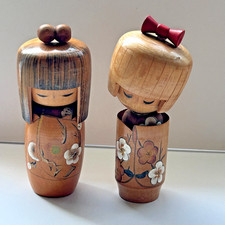 Paire de poupées japonaises