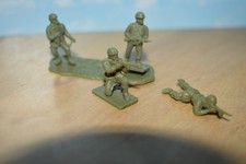 AIRFIX 1/72 lot 4 figurines paras anglais avec une plaque pour parachute WW2