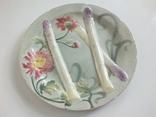 Remarquable assiette aux asperges barbotine Saint Clément