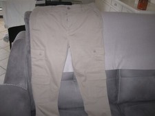 Pantalon homme sport très bon état.