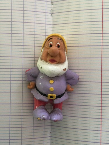 Nain timide dormeur ou - nain,