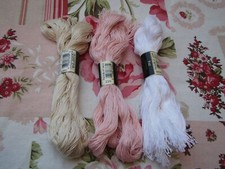 3 écheveaux DMC coton perlé  N°8, écru rose blanc 25 grs