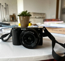 Sony Alpha ZV-E10 25,0 MP Caméra sans Miroir - Noir (16-50mm F3,5-5,6...