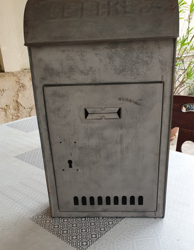 Boîte aux lettres - , murale