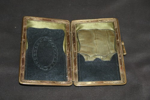 Pochette ancienne façon - , cuir