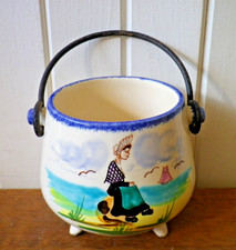 Petit pot à anse en faience de Desvres signé G Fourmaintraux décor Boulonnaise