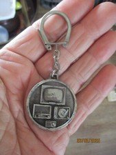 Ancien Porte Clé Alu Ancienne Télévision Radio Tourne Disque Desbrosses Mâcon