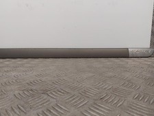 Baguette de porte avant droite