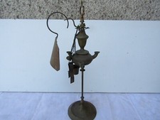 ancienne lampe a huile en