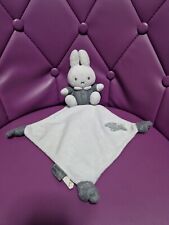 Doudou lapin MIFFY mouchoir blanc gris laine - 30712