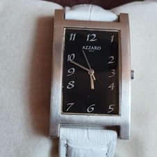 Montre femme Azzaro Paris – boîtier rectangulaire acier brossé, cadran noir