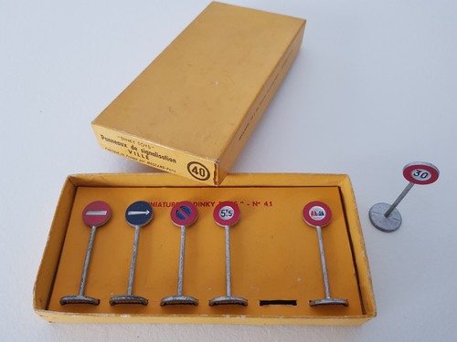 Lot dinky toys - dinky, panneaux
