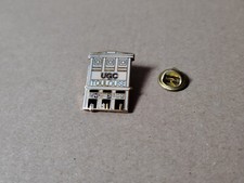pin's cinéma UGC Toulouse (zamac doré non signé) hauteur: 2,6 cm