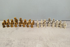 Lot 32 PIECES Pions JEU ECHEC Jacquet Plastique Personnages ASIATIQUE 1980 E22