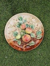 RARE PLAT MURAL  EN BARBOTINE